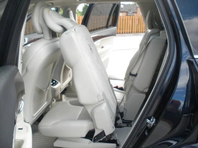 2016 Volvo XC90 T6 Momentum