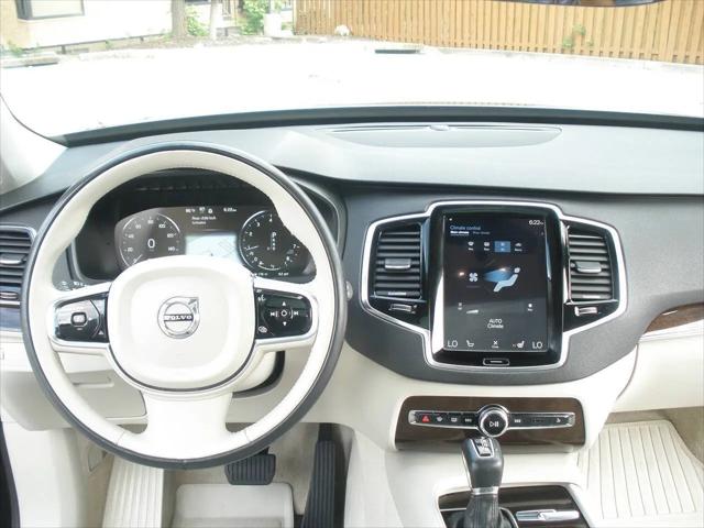 2016 Volvo XC90 T6 Momentum
