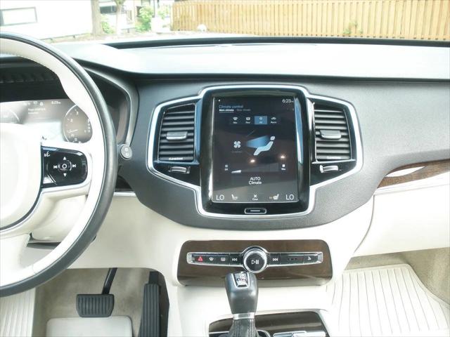 2016 Volvo XC90 T6 Momentum