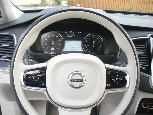 2016 Volvo XC90 T6 Momentum