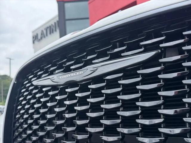 2023 Chrysler 300 Touring L