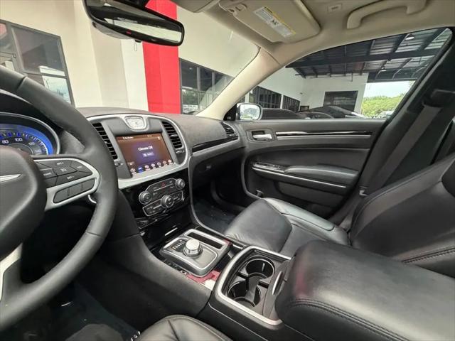 2023 Chrysler 300 Touring L