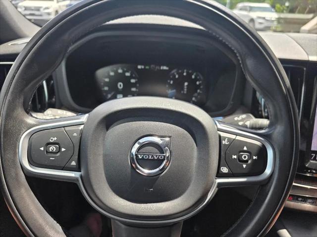 2021 Volvo XC60 T5 Momentum