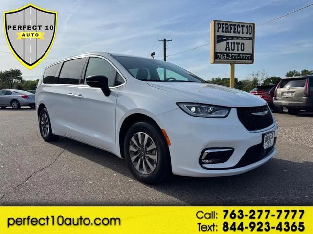 2024 Chrysler Pacifica Hybrid Select for sale in Spring Lake Park, MN