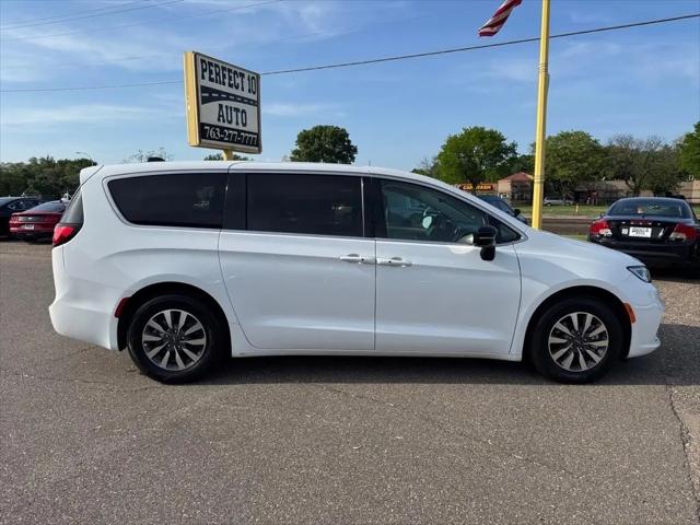 2024 Chrysler Pacifica Hybrid Select