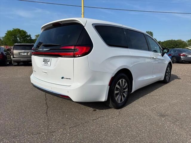 2024 Chrysler Pacifica Hybrid Select