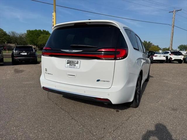 2024 Chrysler Pacifica Hybrid Select