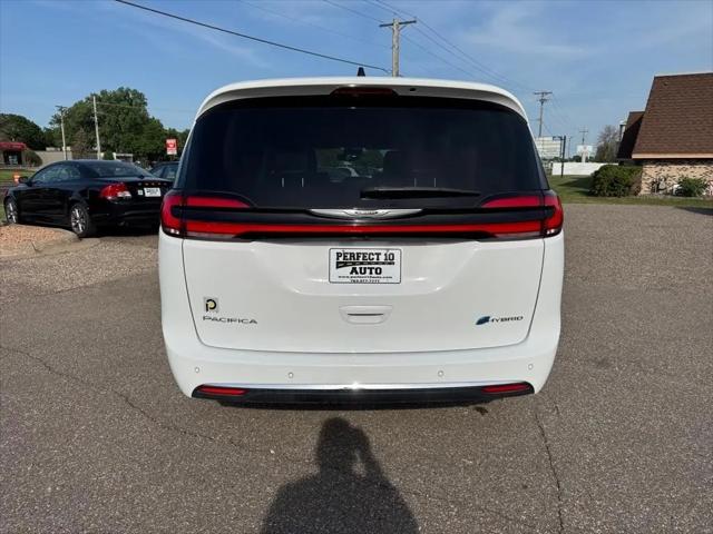 2024 Chrysler Pacifica Hybrid Select