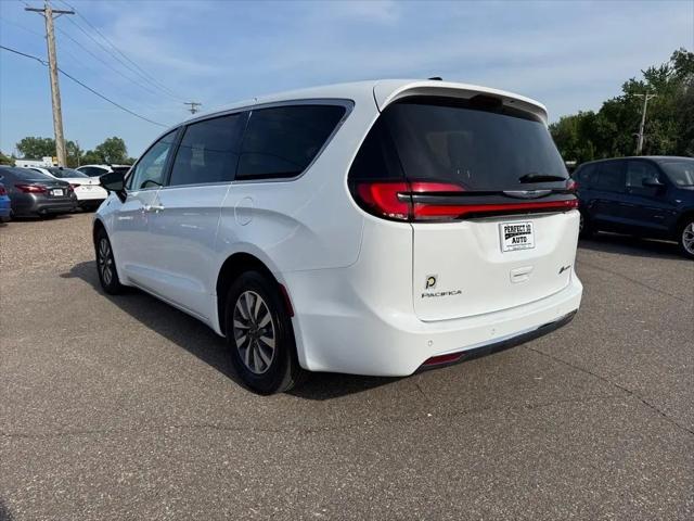 2024 Chrysler Pacifica Hybrid Select