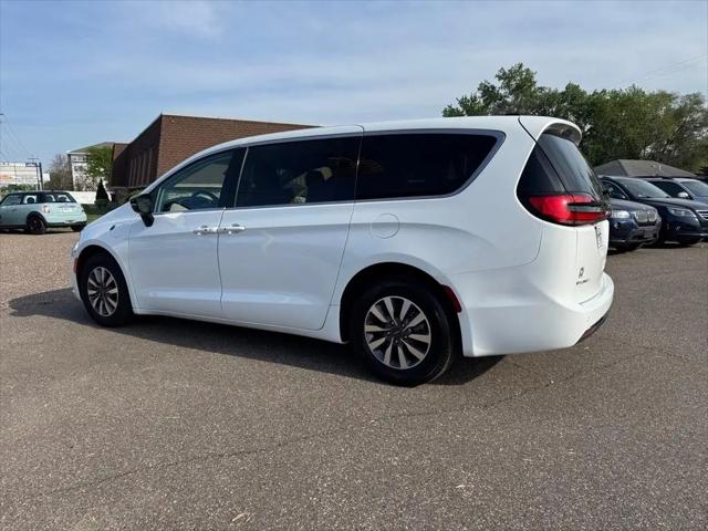 2024 Chrysler Pacifica Hybrid Select
