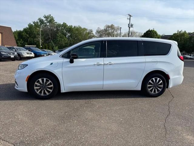 2024 Chrysler Pacifica Hybrid Select