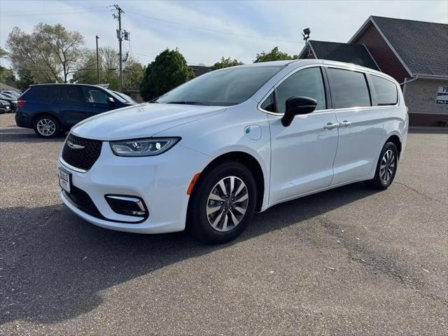 2024 Chrysler Pacifica Hybrid Select