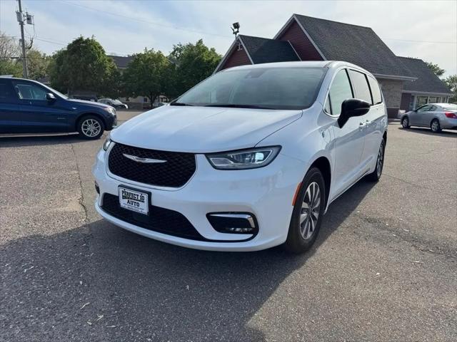 2024 Chrysler Pacifica Hybrid Select