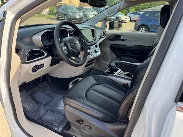 2024 Chrysler Pacifica Hybrid Select