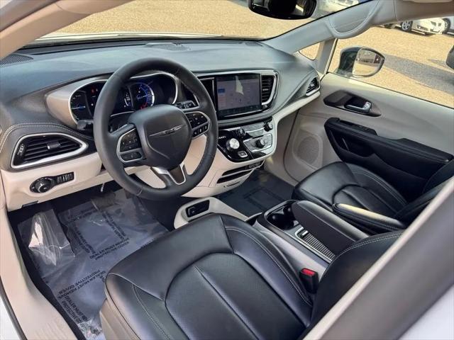 2024 Chrysler Pacifica Hybrid Select