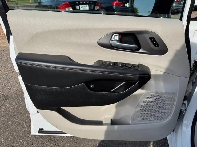 2024 Chrysler Pacifica Hybrid Select