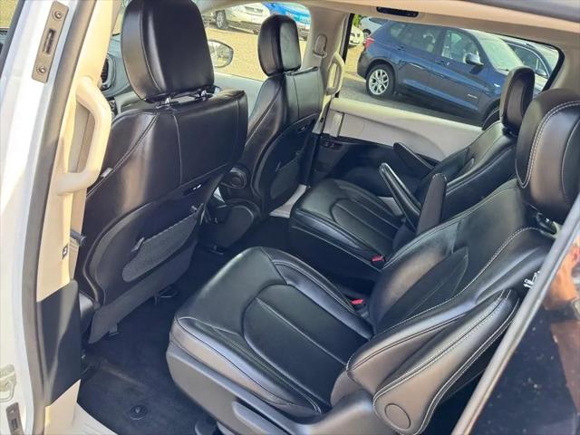 2024 Chrysler Pacifica Hybrid Select