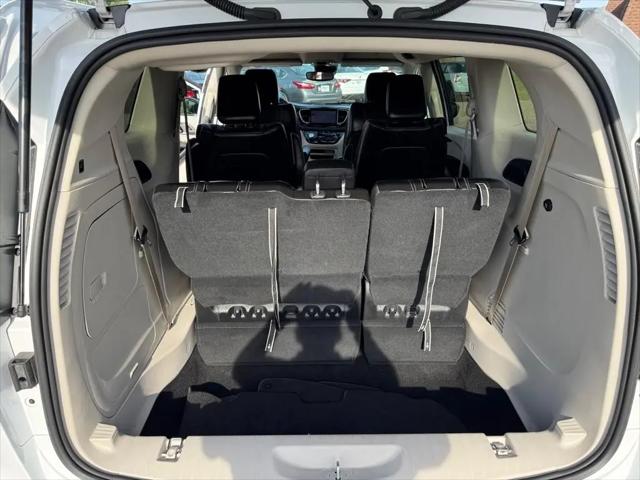 2024 Chrysler Pacifica Hybrid Select