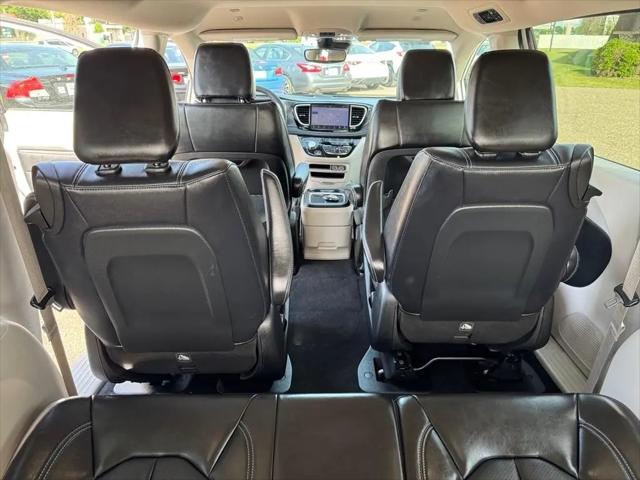 2024 Chrysler Pacifica Hybrid Select