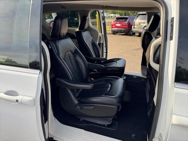 2024 Chrysler Pacifica Hybrid Select