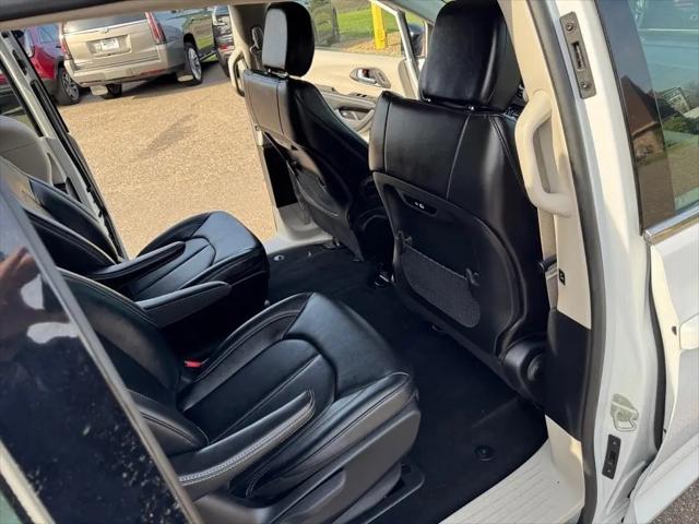 2024 Chrysler Pacifica Hybrid Select