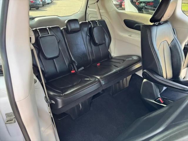 2024 Chrysler Pacifica Hybrid Select