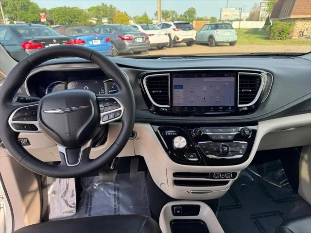 2024 Chrysler Pacifica Hybrid Select