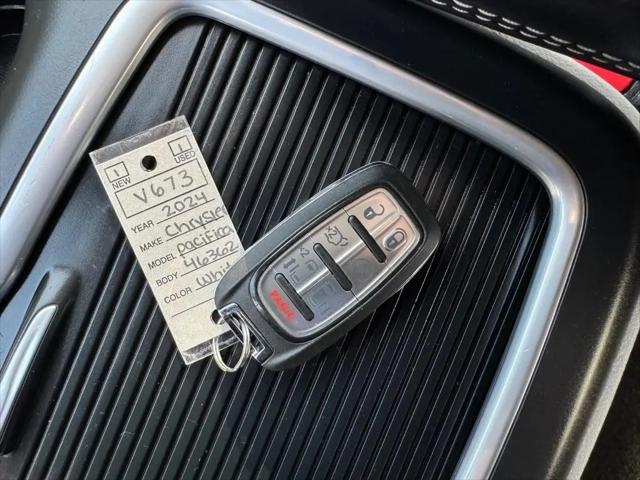 2024 Chrysler Pacifica Hybrid Select