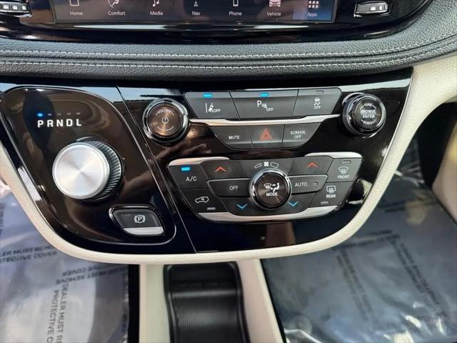 2024 Chrysler Pacifica Hybrid Select