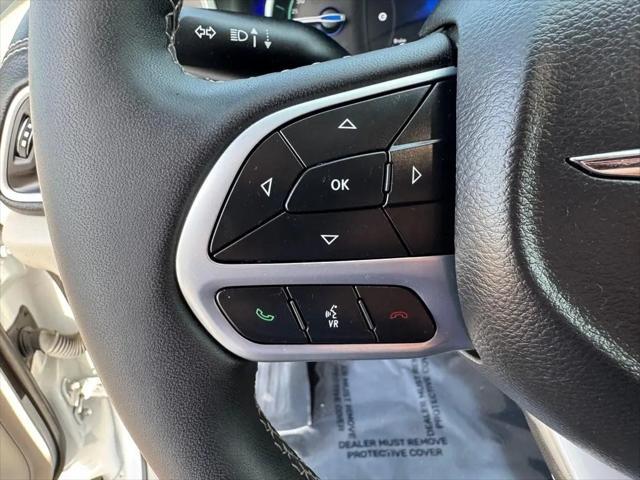 2024 Chrysler Pacifica Hybrid Select