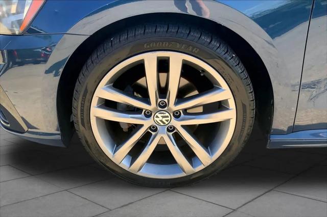 2018 Volkswagen Passat 2.0T R-Line