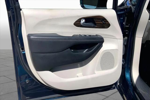 2023 Chrysler Pacifica Hybrid Limited