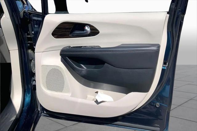 2023 Chrysler Pacifica Hybrid Limited