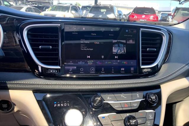 2023 Chrysler Pacifica Hybrid Limited
