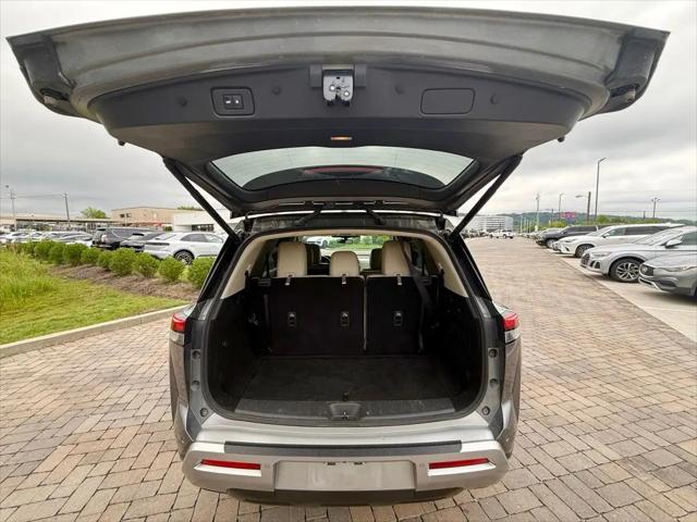 2023 Nissan Pathfinder SL 4WD