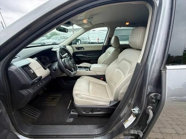 2023 Nissan Pathfinder SL 4WD