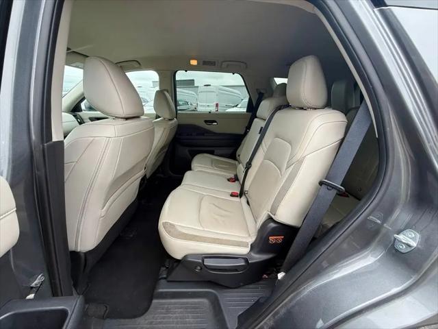 2023 Nissan Pathfinder SL 4WD