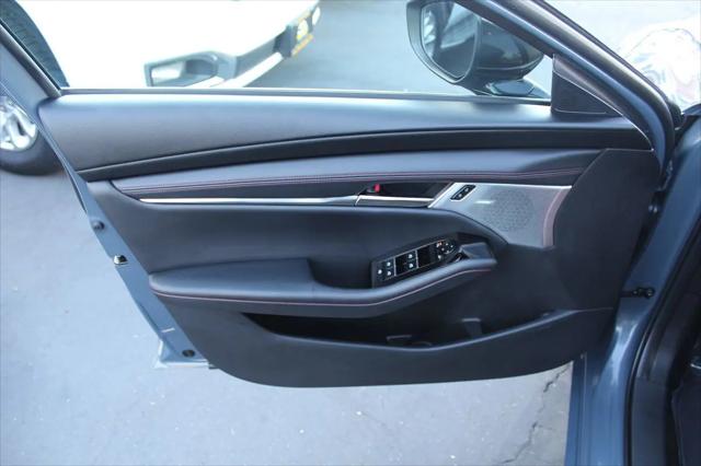 2022 Mazda Mazda3 Carbon Edition