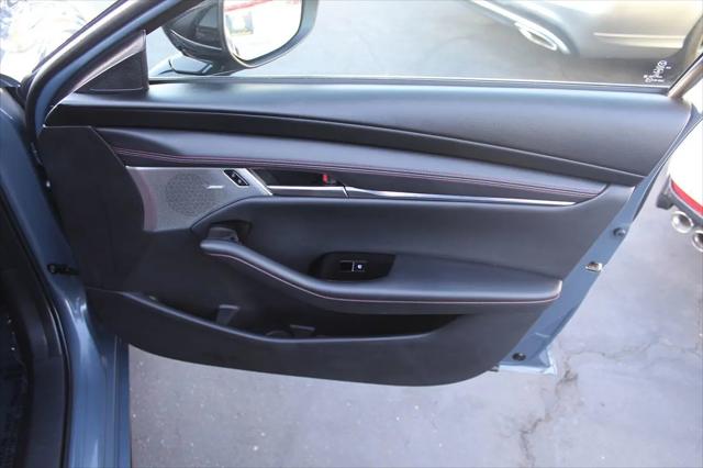 2022 Mazda Mazda3 Carbon Edition