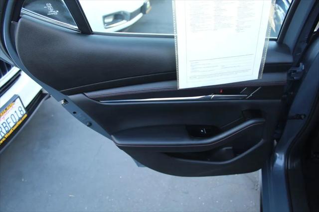 2022 Mazda Mazda3 Carbon Edition