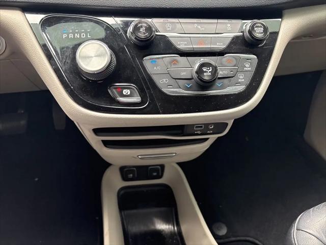 2017 Chrysler Pacifica Touring-L