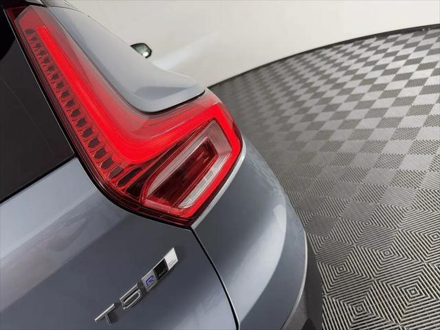 2020 Volvo XC40 T5 R-Design