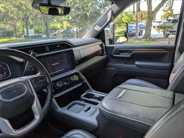 2024 GMC Sierra 2500HD 4WD Crew Cab Standard Bed Denali