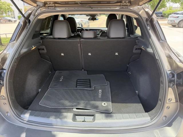 2025 Nissan Kicks SR FWD