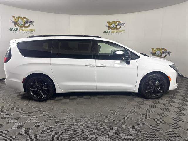 2027 Chrysler Pacifica Limited