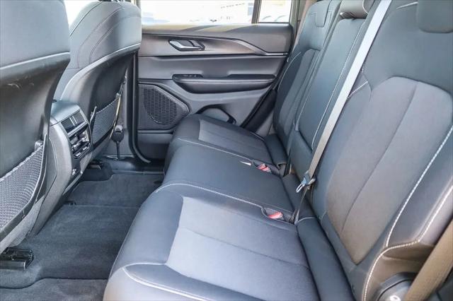 2025 Jeep Grand Cherokee Laredo X 4x2