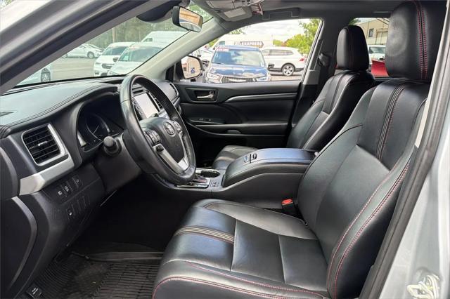 2019 Toyota Highlander SE