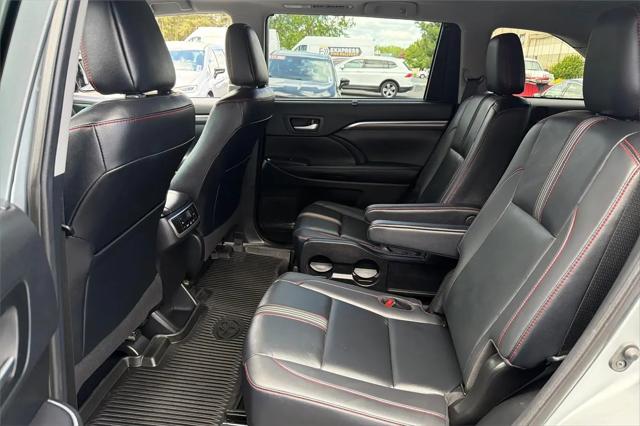 2019 Toyota Highlander SE