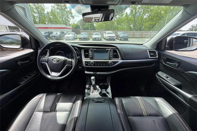 2019 Toyota Highlander SE