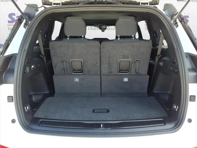 2026 Jeep Grand Cherokee L Laredo 4x2
